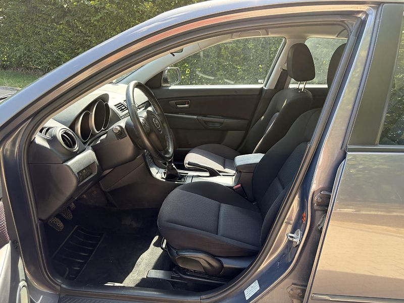 Mazda 3 2.0 Sport Active - fotka 19 z 31