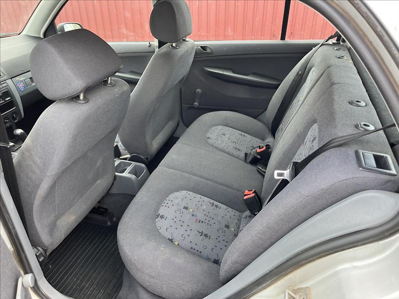 Škoda Fabia 1,4 MPi ALU STK 5/2028 - fotka 12 z 25