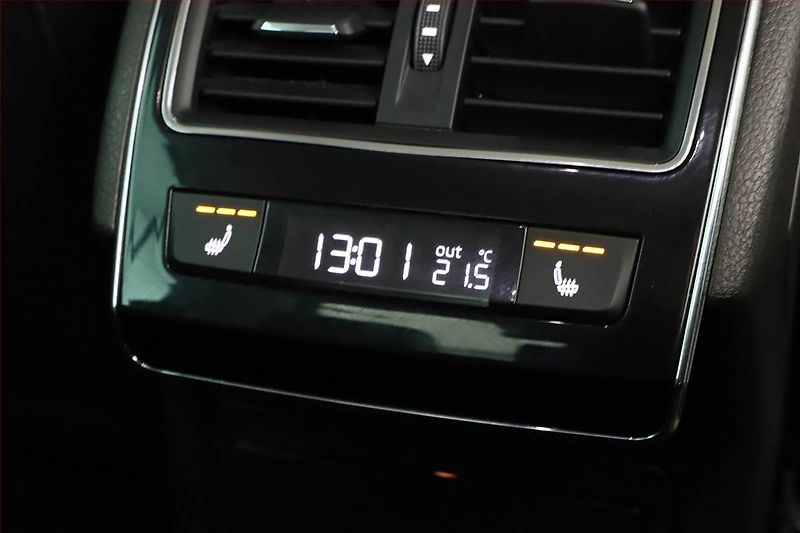 Škoda Superb (2016) Laurin&Klement 2.0 TDI, Kůže - fotka 15 z 19