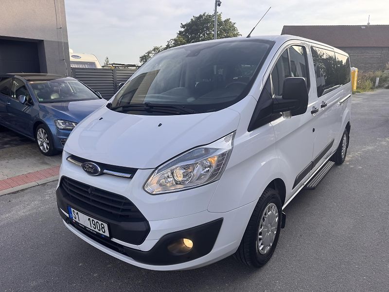 Ford Tourneo Custom 2.2TDCI 92KW L2 9.MÍST - fotka 3 z 32