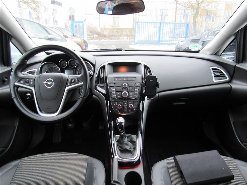 Opel Astra 1,4 Turbo 103kW - fotka 11 z 31
