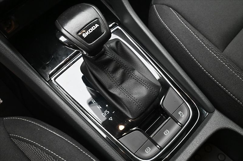Škoda Karoq 2,0 TDI 85kW DSG Ambition Záru - fotka 22 z 31