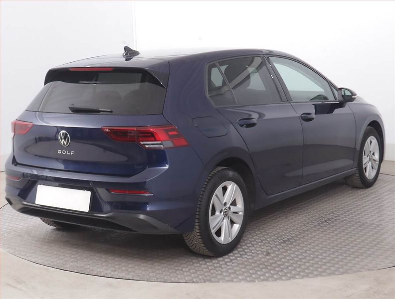 Volkswagen Golf (2023) Life 1.5 TSI - fotka 5 z 18