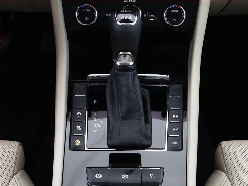 Škoda Superb (2017) Laurin&Klement 2.0 TDI 4x4 - fotka 11 z 24