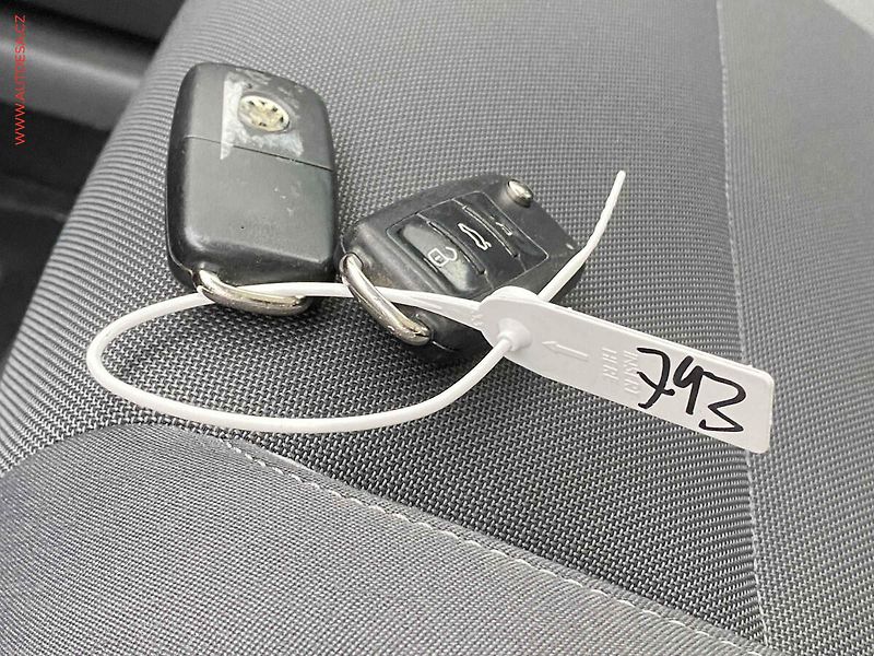 Volkswagen Touran (2013) 1.2 TSi, Life, bixen, navi, - fotka 19 z 20