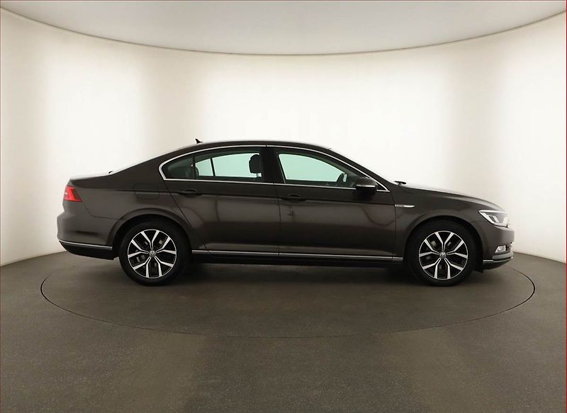 Volkswagen Passat (2017) Highline 2.0 TDI, 4X4 - fotka 6 z 17