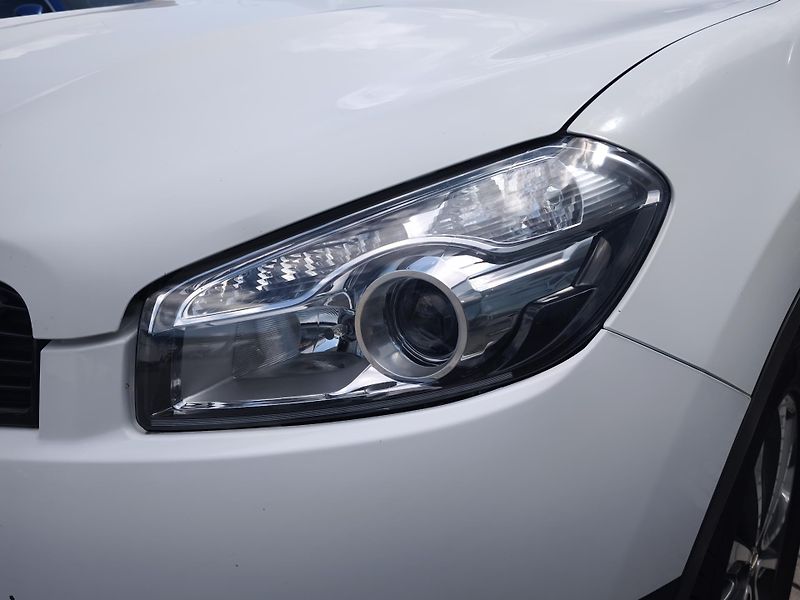 Nissan Qashqai 2010 2.0 dCi 4x2 7 MÍST (+2) - fotka 25 z 33