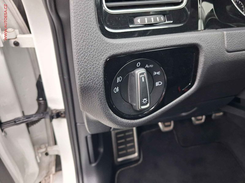 Volkswagen Golf (2018) 2.0 TDi, Join, LED, navi - fotka 15 z 18