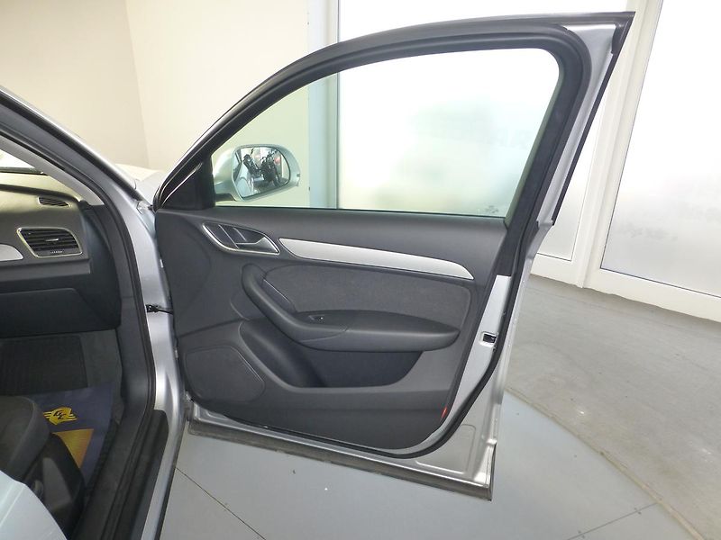 Audi Q3 (2012) 2,0TSI-125KW*NAVI**PARK.S**4X4 - fotka 17 z 23