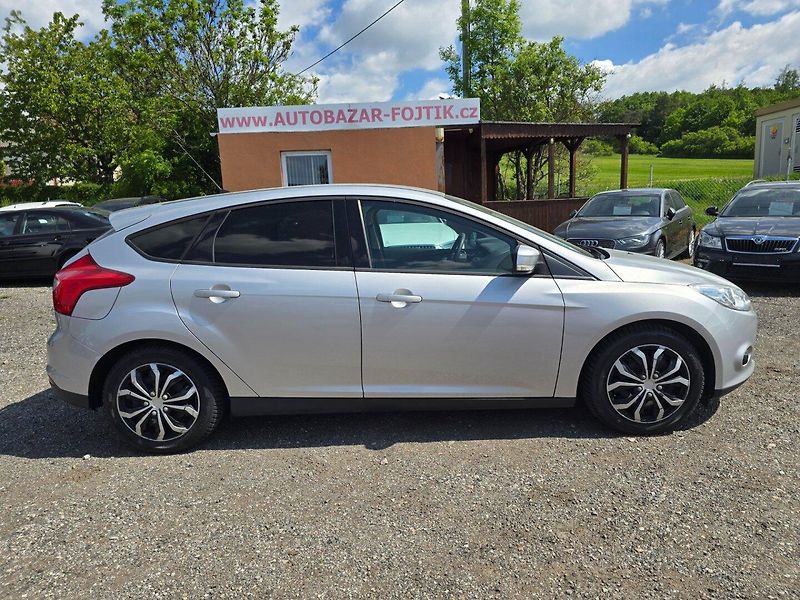 Ford Focus (2011) 1.6i 77KW garance km - fotka 8 z 25