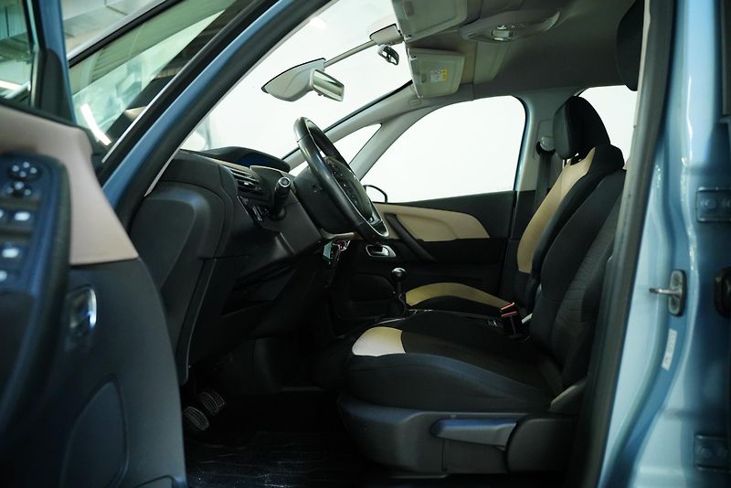 Citroën Grand C4 Picasso - fotka 11 z 29