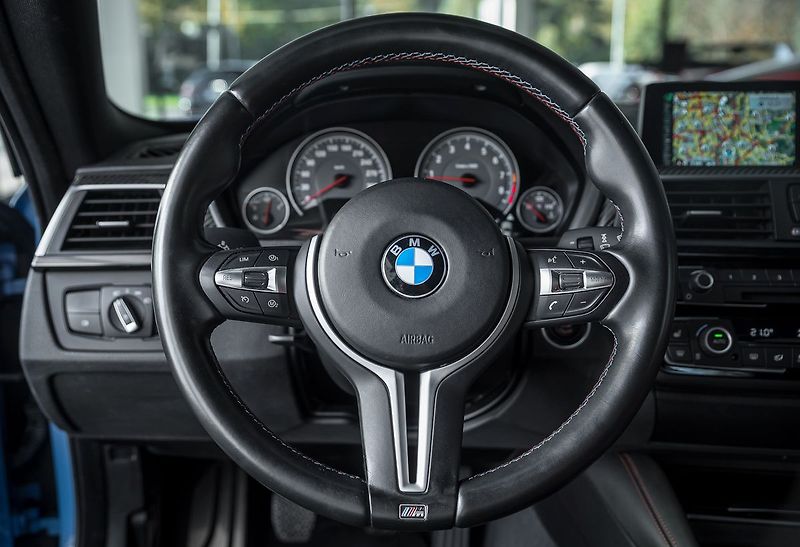 BMW M4 Coupe/Merino/Ceramic/Carbon - fotka 6 z 20