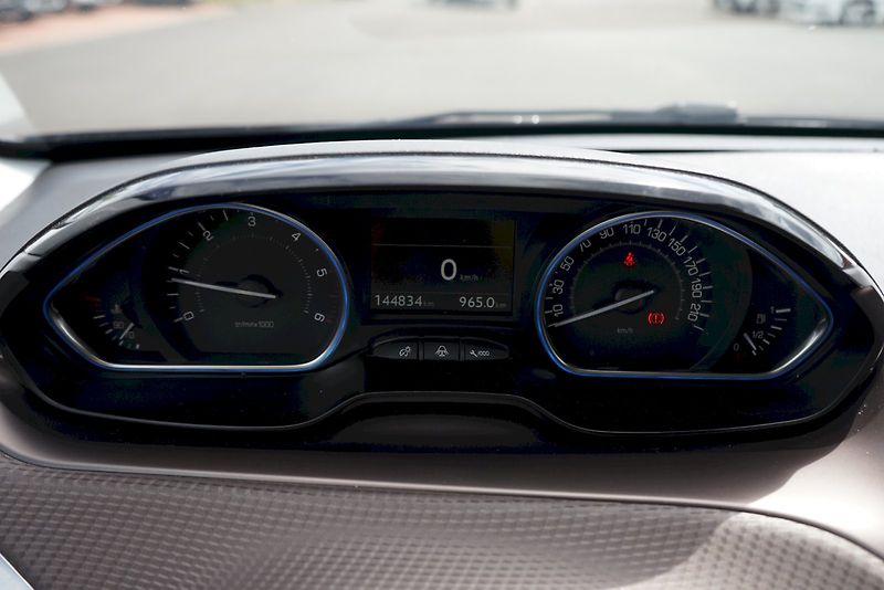 Peugeot 2008 (2015) BlueHDI Allure - tažné - fotka 11 z 21