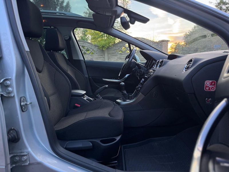 Peugeot 308 1.6i 1.MAJ. ČR GARÁŽOV. 45tkm - fotka 11 z 27