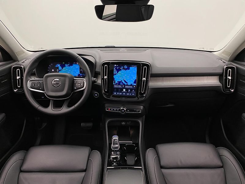 Volvo XC40 B4 DARK ULTIMATE AUT CZ - fotka 2 z 56
