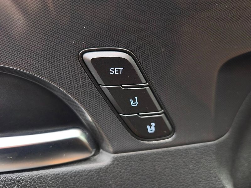 Hyundai Santa Fe (2022) Luxury 1.6 T-GDi PHEV 195kW, Č - fotka 14 z 30