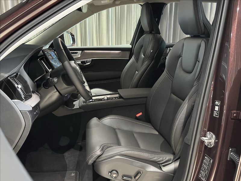 Volvo XC90 (2026) 2,0 T8  Ultra Bright - fotka 13 z 42
