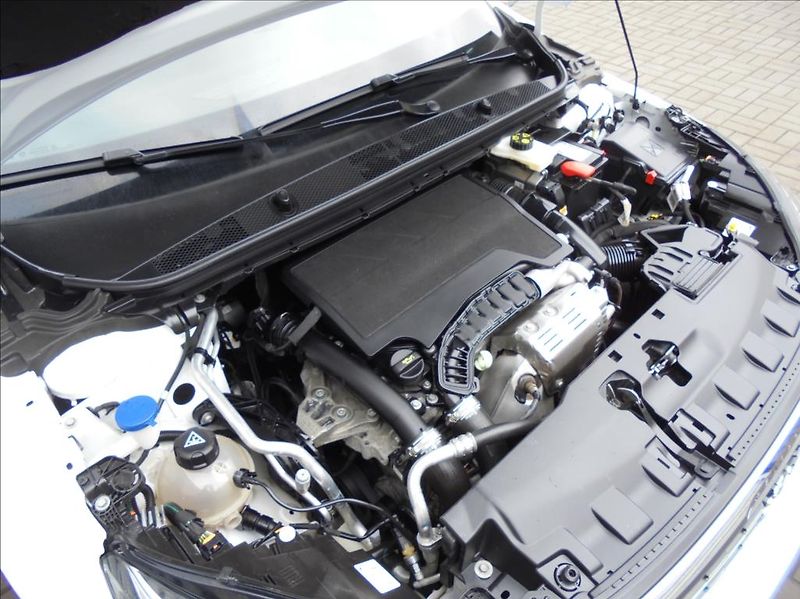 Peugeot 308 1,2 PureTech 81kw,Po SERVISU!! - fotka 25 z 29