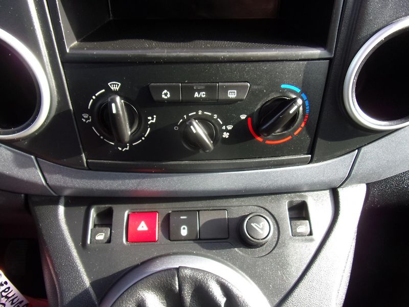 Citroën Berlingo (2009) 1,6i KLIMA VÝHŘEV  - fotka 20 z 31