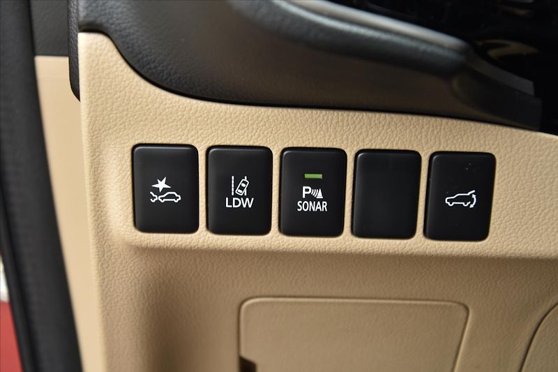Mitsubishi Outlander 2.2 DI-D 4WD A/T 7-MÍST ČR - fotka 29 z 33