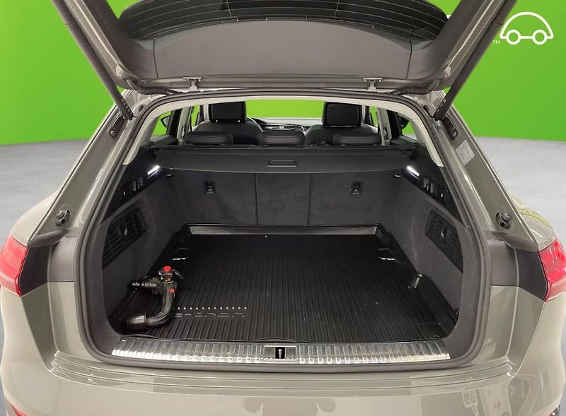 Audi Q8 e-tron 55 Q 360kam Pano Matrix Tažné - fotka 13 z 23