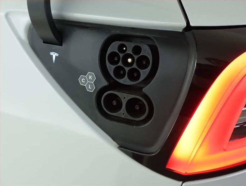 Tesla Model Y (2023) Long Range AWD 79kWh, SoH 92% - fotka 20 z 21