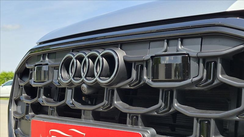 Audi Q8 50 TDI S-LINE 1 MAJ ČR DPH - fotka 25 z 27