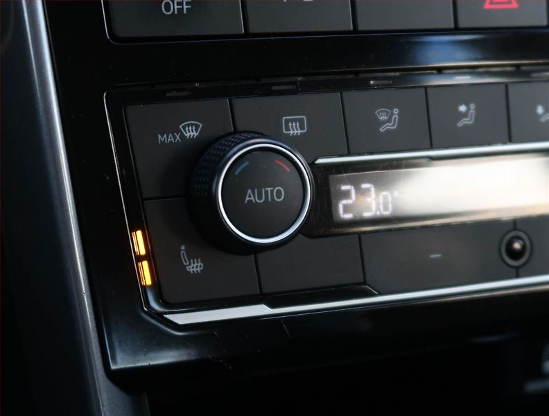 Volkswagen T-Cross (2019) 1.0 TSI, Serv.kniha, Tempomat - fotka 16 z 19