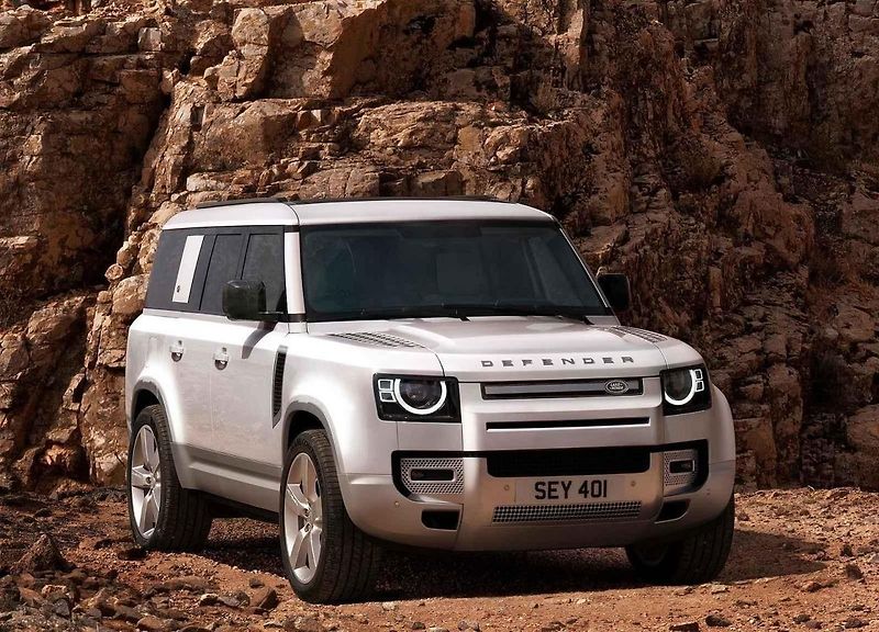 Velká SUV omezují při parkování i běžná malá auta