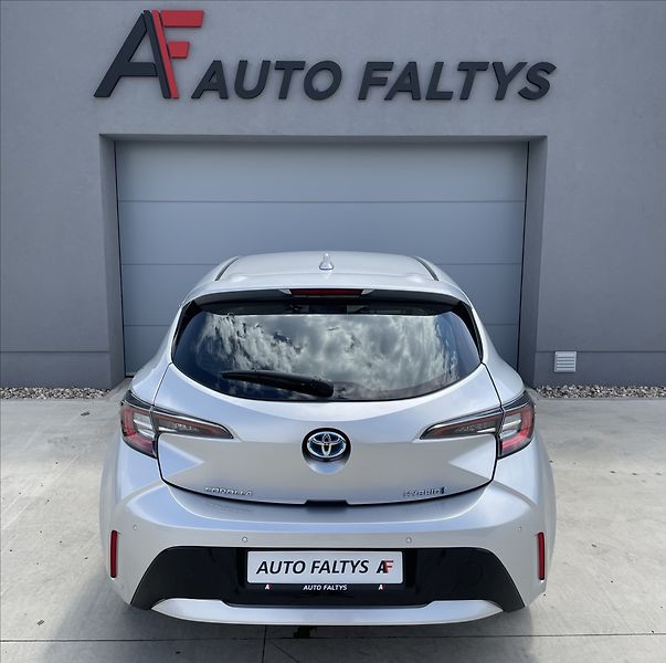 Toyota Corolla 1,8 Hybrid e-CVT Confort ČR.1. - fotka 4 z 29