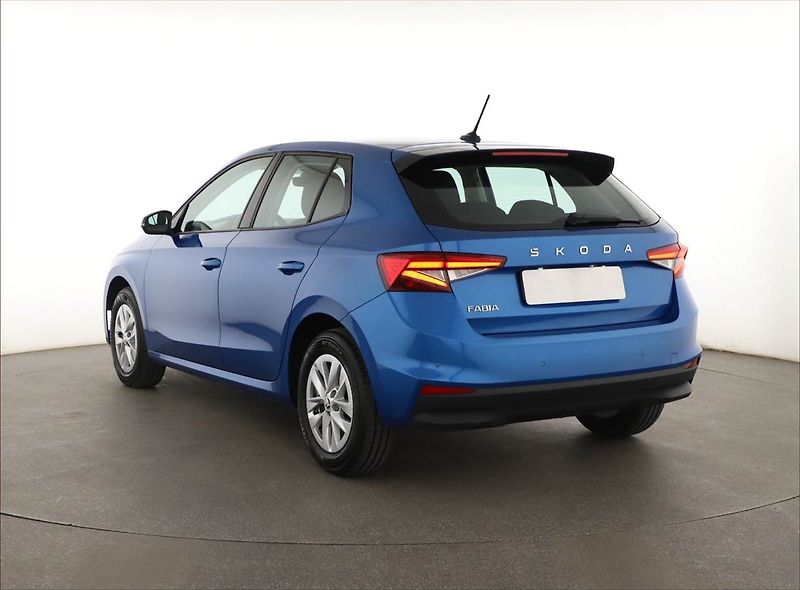 Škoda Fabia (2024) 1.0, SELECTION, DPH, SENZORY - fotka 4 z 18