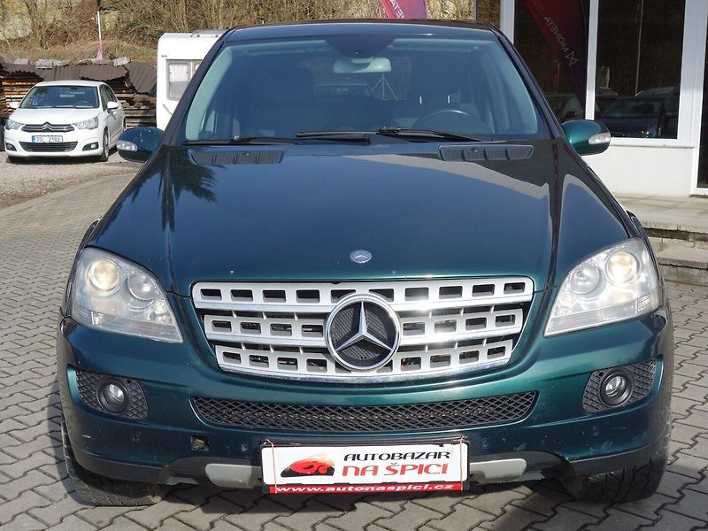 Mercedes-Benz Třídy M (2006) ML 320CDI 165kW 4MATIC - fotka 3 z 34