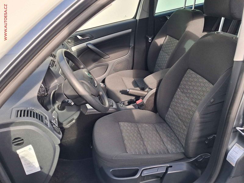 Škoda Octavia (2013) 1.6 TDi, Ambition, park.asist - fotka 9 z 17