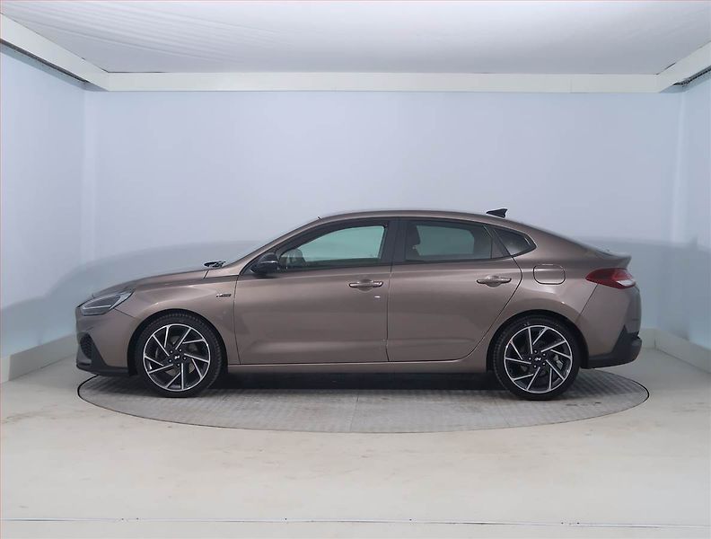 Hyundai i30 (2022) N-Line 1.5 T-GDI MHEV, ČR - fotka 3 z 19