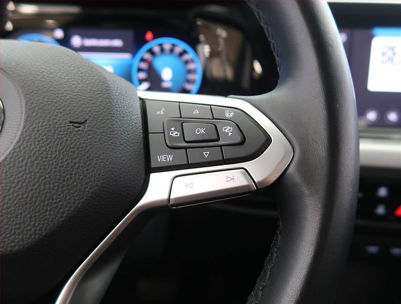 Volkswagen Golf (2023) Life 2.0 TDI, Automat - fotka 17 z 23