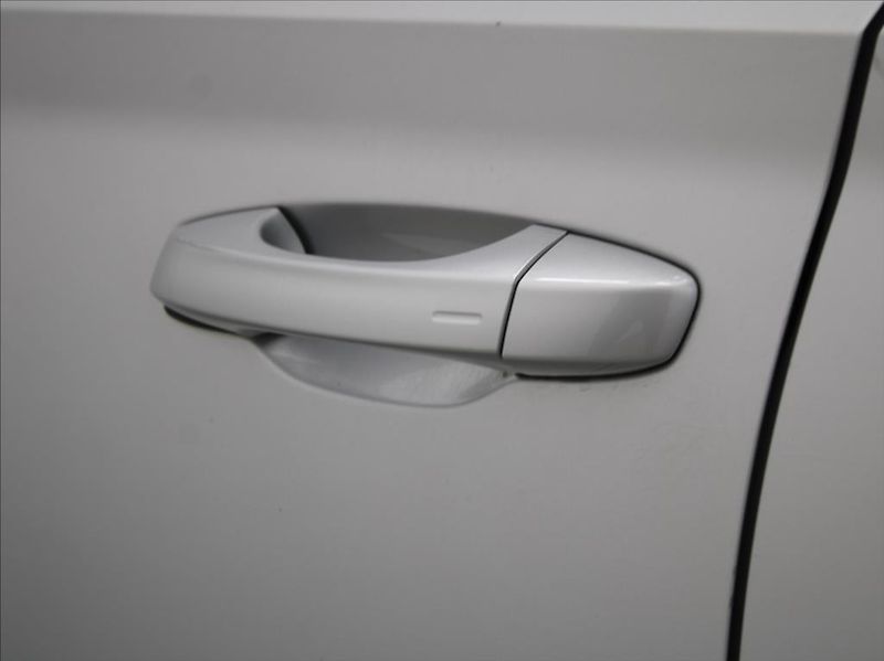 Škoda Superb 2,0 TDi 140kW Laurin & Klement - fotka 31 z 32