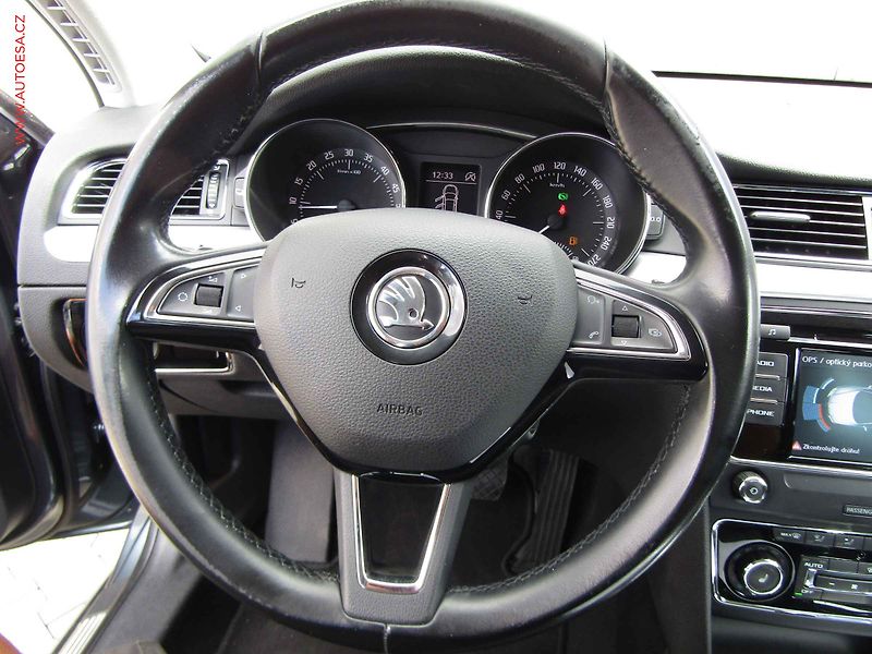Škoda Superb (2014) 2.0 TDi, ČR, Elegance, DSG - fotka 19 z 21