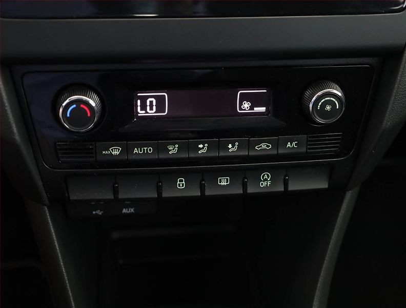 Škoda Rapid (2015) Spaceback 1.2 TSI, Tempomat - fotka 11 z 17