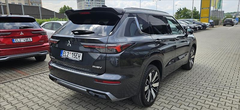 Mitsubishi Outlander 2,4 PHEV 4x4  INSTYLE - fotka 4 z 18