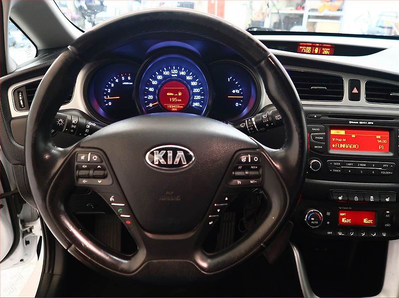 Kia Ceed (2014) Silver 1.6 CRDi, Serv.kniha - fotka 14 z 14