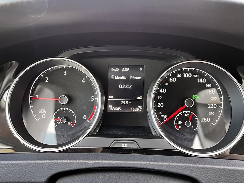 Volkswagen Golf 2.0 TDi 110kw plný servis!  - fotka 17 z 24
