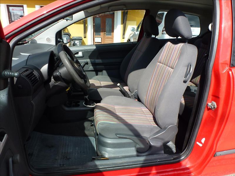 Volkswagen Fox 1,2 HTP 12V - fotka 16 z 41