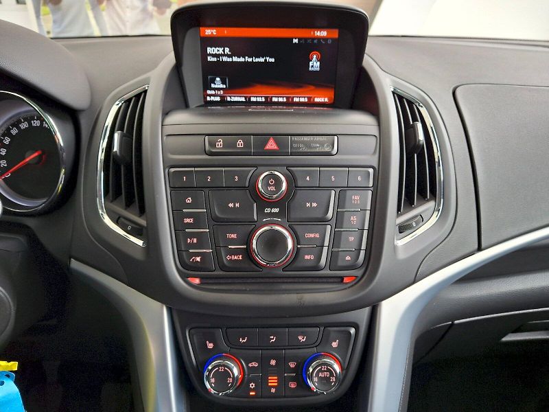 Opel Zafira (2015) Tourer 2,0CDTi 125kW - fotka 16 z 29