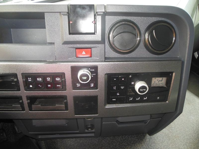 Renault Trucks T T460, Šatní skříň - fotka 25 z 29