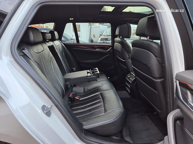 BMW Řada 5 (2017) 530d 195KW xDRIVE MSPORT Line - fotka 46 z 50