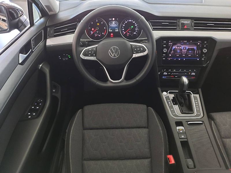 Volkswagen Passat Variant (2023) 2.0 TDI (110kW/150k) DSG, Busi - fotka 11 z 26