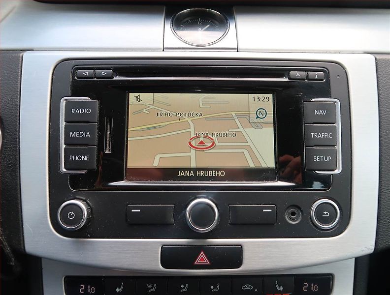 Volkswagen Passat (2014) 2.0 TDI, Automat, Navi - fotka 17 z 23