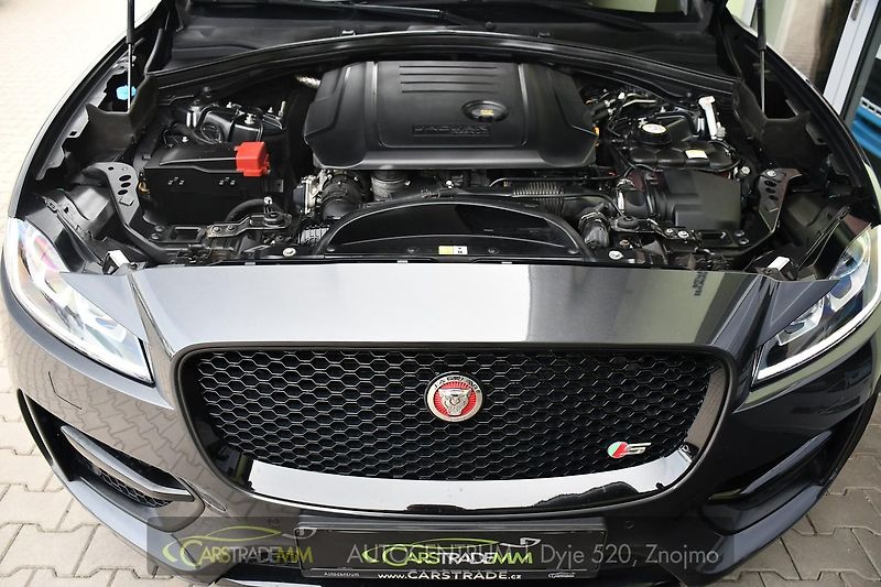 Jaguar F-Pace 2.0 R-SPORT MERIDIAN  - fotka 52 z 54
