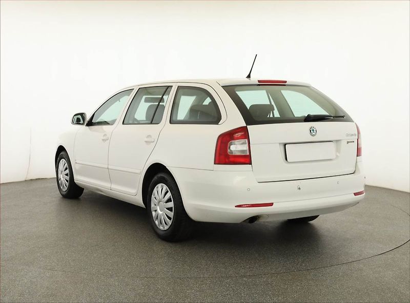 Škoda Octavia (2012) 1.6 TDI, Serv.kniha, Tempomat - fotka 4 z 16