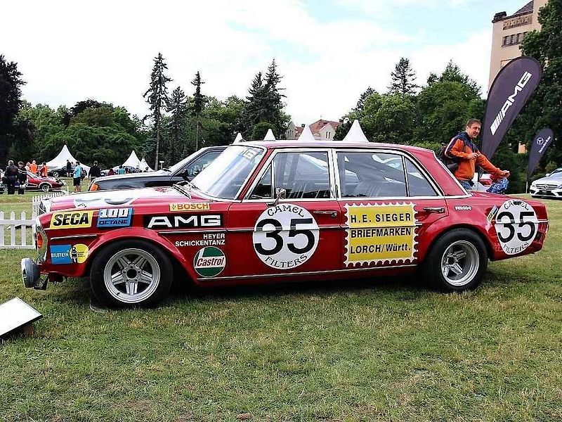 AMG 300 SEL má zajímavou přezdívku. Vozu se říká 